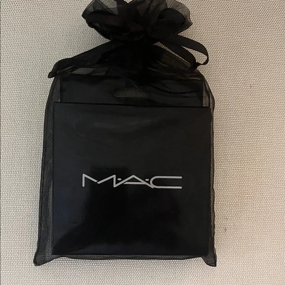 MAC Travel Mirror - Picture 5 of 5